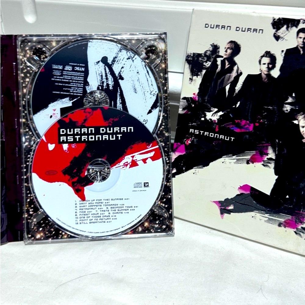🎶✨ Duran Duran – Live from the Astronaut Tour (2004) | 2-Disc DVD + CD Set ✨🎶 - Picture 16 of 16